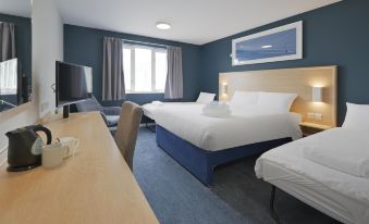 Travelodge Pembroke Dock - Housity