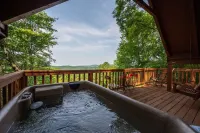 Cute Studio Cabin! Views! Private. Hot Tub. Relax!