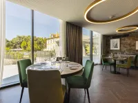 Boeira Garden Hotel Porto Gaia, Curio Collection by Hilton Hotels near Sé