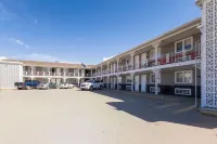 Circle S Motel Cozad I-80 - parking