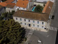 Hôtel le Square Hotels in Saint-Pierre-d'Oleron