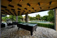 Villa Black & White  Dassia - 4 estrellas