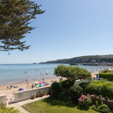 Swn Y Tonnau - Sea Front Apartment Spectacular Sea Views Parking Direct Beach Access