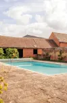 Stunning Five BD Home Near Tewkesbury - Kolam Renang