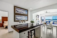 Dog-friendly Villa With Heated Outdoor Pool, Hot Tub, Streaming, Private Patio
