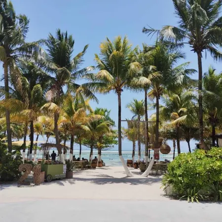 Noah Beach Hotel & Suites