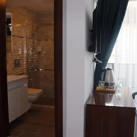 The Lavington Hotel