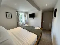Swan House Tea Room and Bed & Breakfast - Homestays