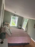 Charming 1-bedroom house surrounded by trees just outside tranquil Waldport