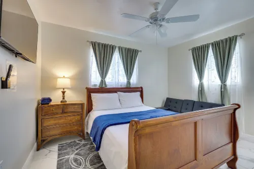 Close to Hard Rock Stadium! Group Getaway w/ Yard - Country Houses