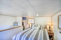 Coastal Pnw Gem w/ Hot Tub - Walk to Beach! - Wifi
