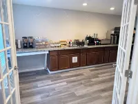 Cedarwood Inn of Ashland - breakfast