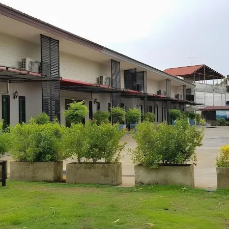 Baan Sri Family