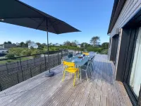 Modern Coastal Home With Scenic Terrace Views - Homestay