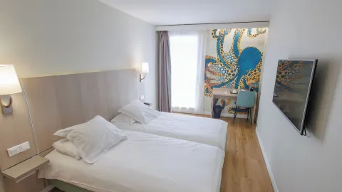 โรงแรมดิออริจินัลส์ บูติค, โรงแรมคัสซิเทล, พอร์ตคัสซิส in แคสซิส