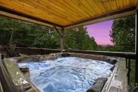 Mountain Views-hot Tub-games-pool Foosball - Hot Tub