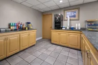 Days Inn by Wyndham Norfolk Airport - breakfast