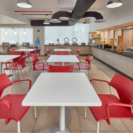 City Express Junior by Marriott Toluca Zona Industrial