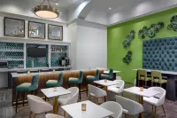Courtyard Stamford Downtown - bar