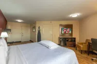 Red Roof Plus+ El Paso East - Pet friendly