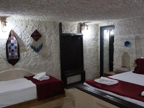 Seven Rock Cave Hotel - Nhà nghỉ