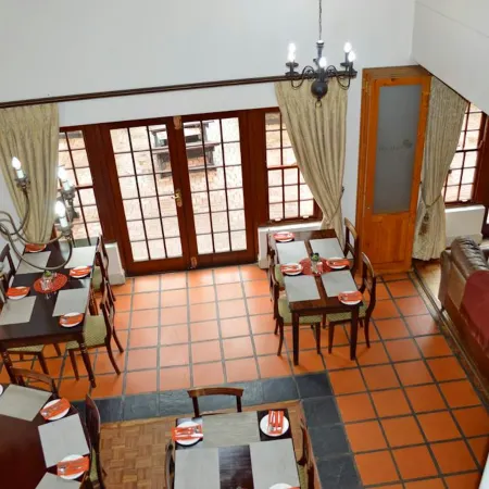Oakhurst Hotel