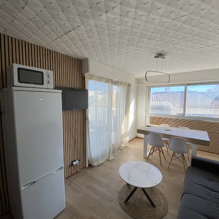 Panoramic Sea View – Cozy Renovated Apartment