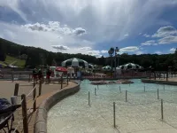 駱駝背之家 適合家庭 水上樂園街機 - 游泳池