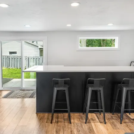 Prime Spot Fully Renovated Near Lambeau Titletown