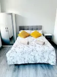 Beautiful 4-Bedroom Home for 8 in Liverpool - Pensions