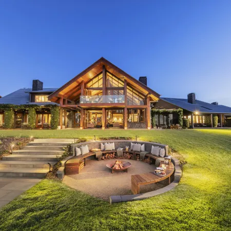 Spicers Peak Lodge