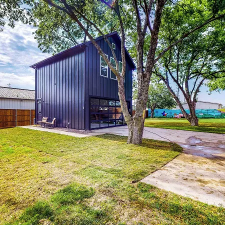 'mckinney Marvel' Studio in Historic District