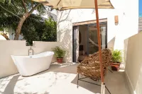 Enigmatic Hotel Boutique - Hot Tub