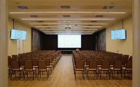 D50 Hotel and Event Center - 民泊