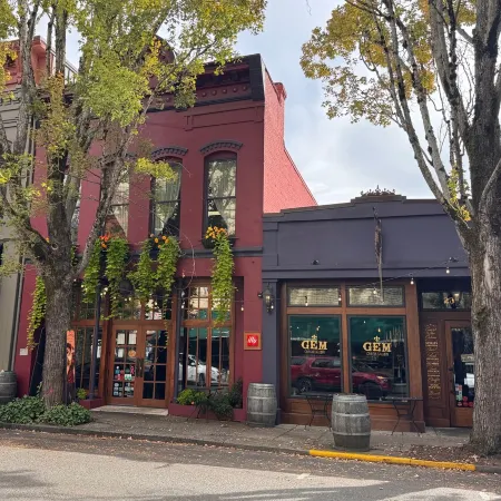 Incredible Luxury Loft in Historic Downtown McMinnville