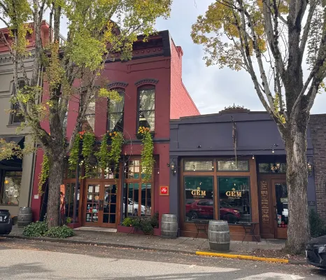 Incredible Luxury Loft in Historic Downtown McMinnville - 4 stjerner