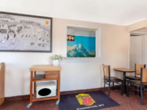 Super 8 by Wyndham Evanston Hoteles en Evanston