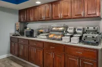 Baymont Inn & Suites by Wyndham Swanton/Toledo Airport - breakfast