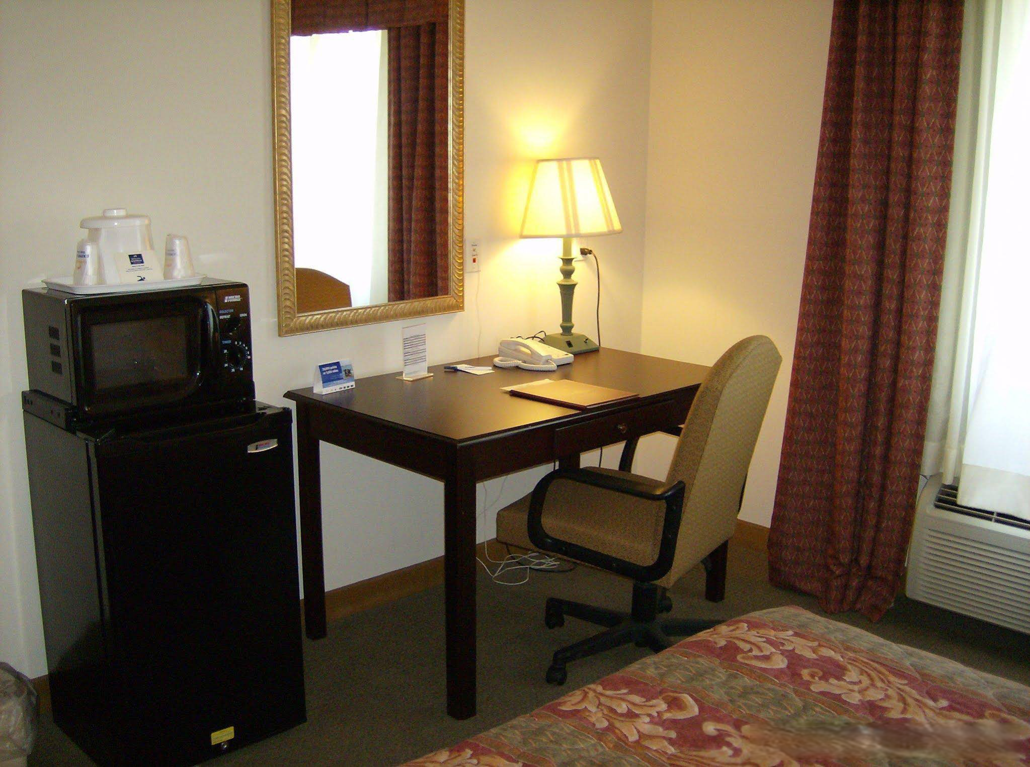 HOLIDAY INN EXPRESS FULTON