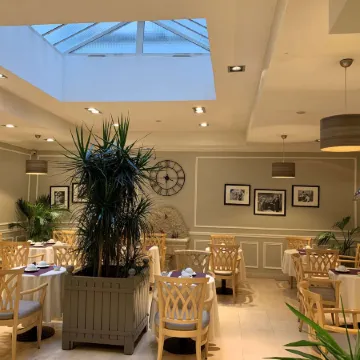 Hôtel Central Saint Germain Отели рядом с достопримечательностью «Дворец Conciergerie»