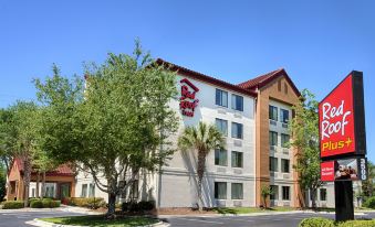 Red Roof Plus+ Gainesville