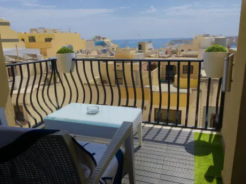 Sea View 2 Bed Apartment Close to Beach