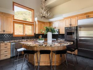 Sleeps 16 Modern Home Mins from Deer Valley w Hot Tub by Avantstay