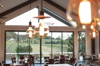 Beechmont Estate Hotels in O'Reilly