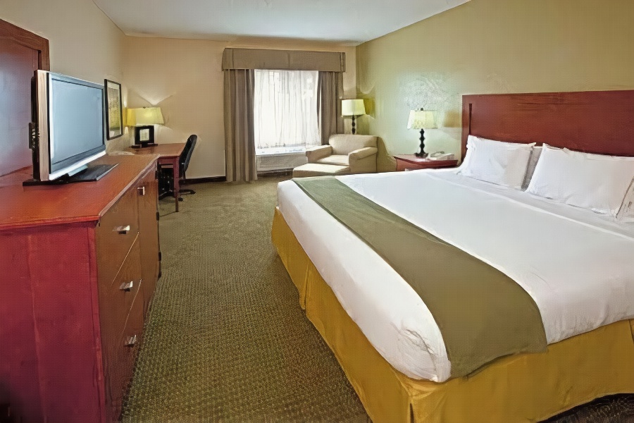 Holiday Inn Express Hotel & Suites Bedford, an Ihg Hotel