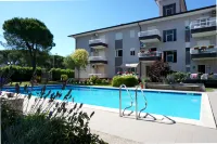 Enjoy the Pool of Our Cozy Flat - Beahost