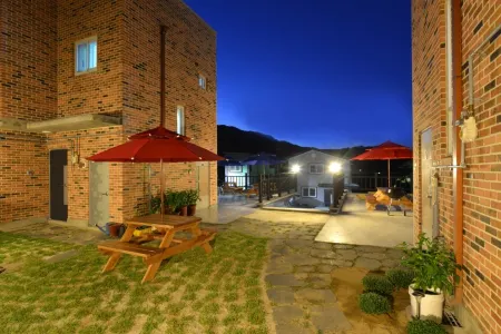 Yongin Ever Home Pension Отели рядом с достопримечательностью «Yonin Natural Recreation Forest»