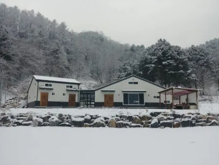 Hwacheon Icheung Moonlight Pension Отели в г. Хвачхон