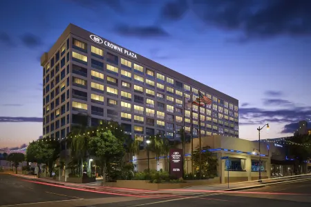 Crowne Plaza Los Angeles Harbor Hotel Отели рядом с достопримечательностью «Пойнт Фермин Лайтхаус»