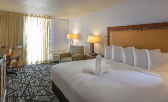 Historic Whispering Woods Hotel & Conference Center - Housity